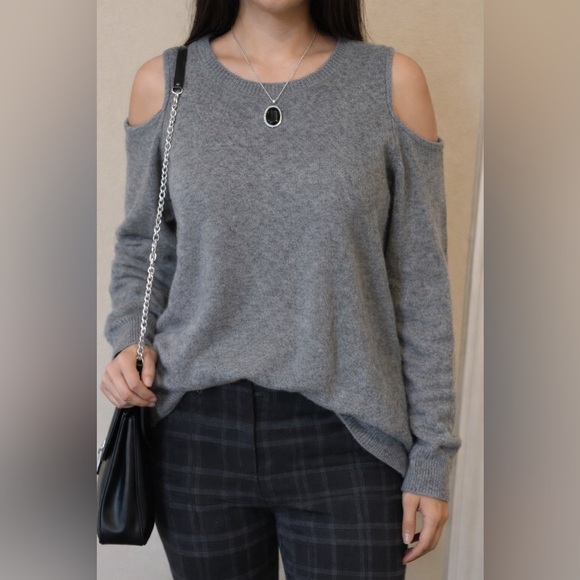 LOFT Sweaters - LOFT Gray Women's Cold Shoulder Sweater (Fair condition)